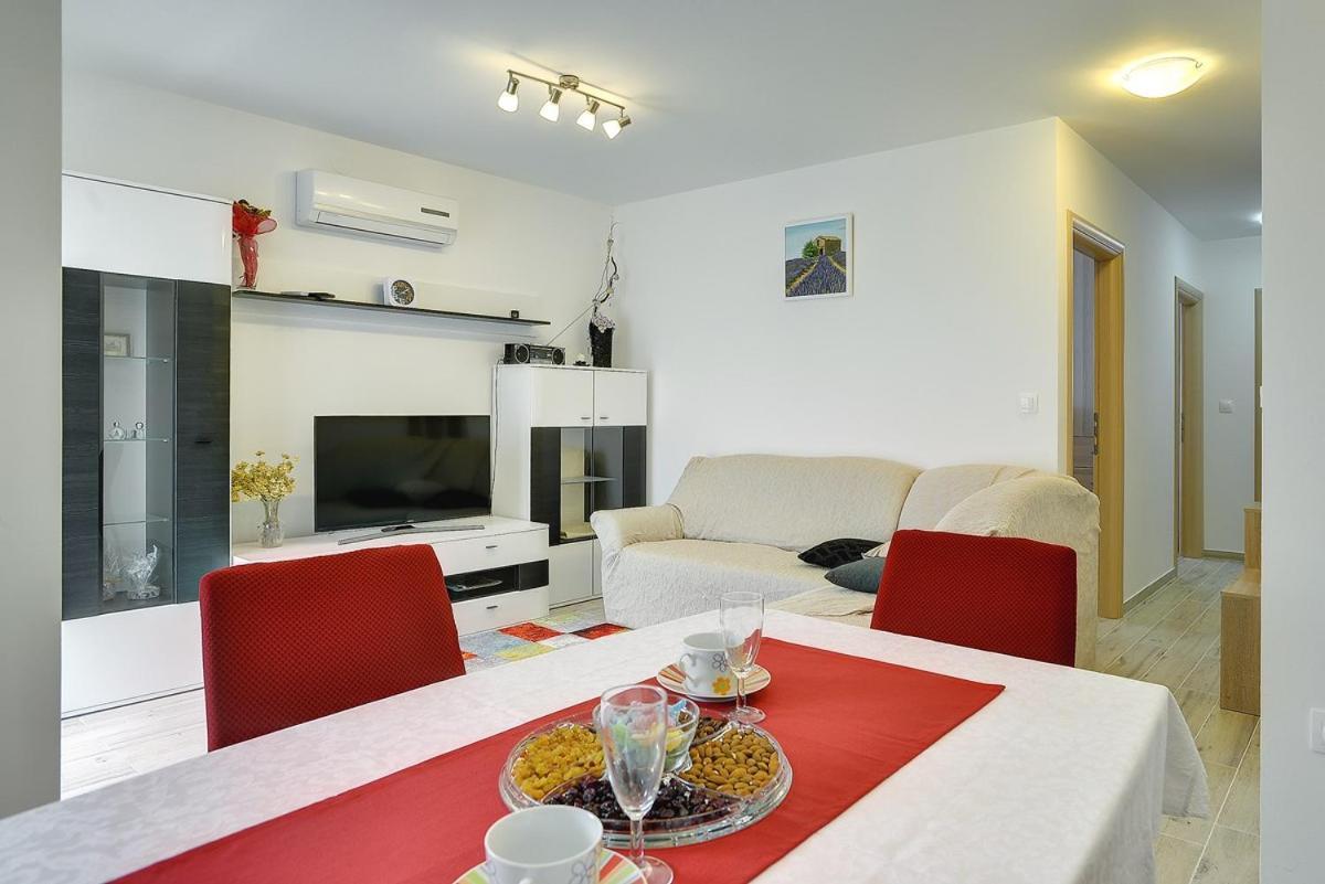 פולה Apartments Elviana מראה חיצוני תמונה