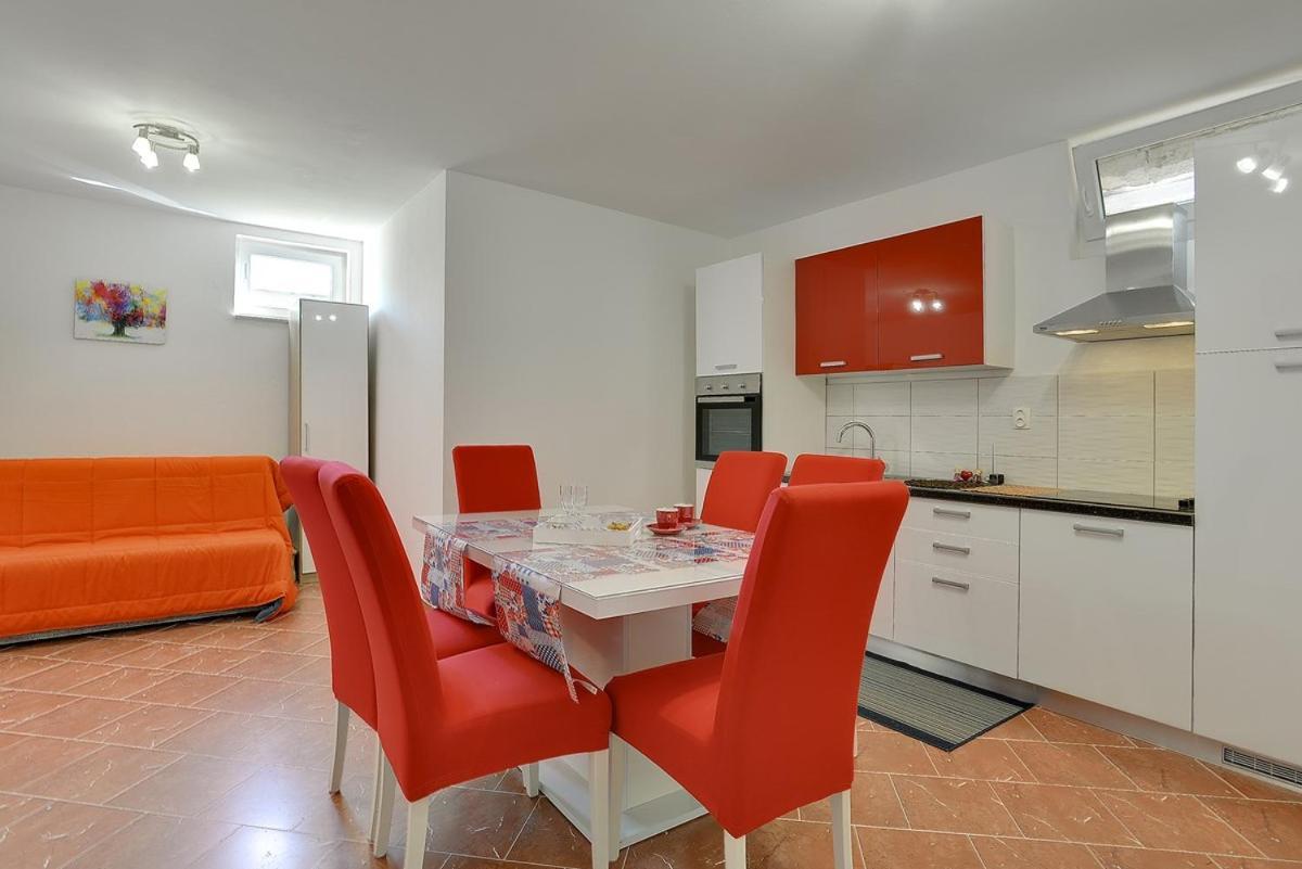 פולה Apartments Elviana מראה חיצוני תמונה