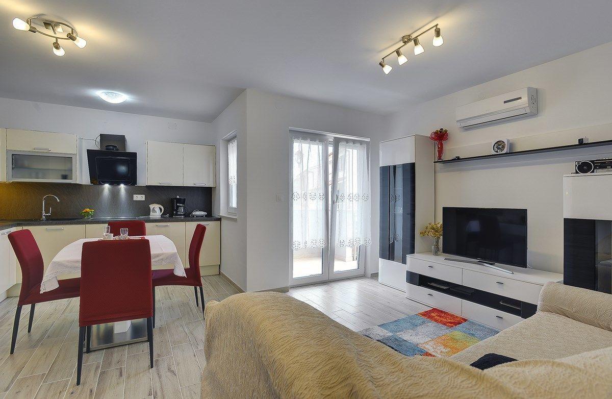 פולה Apartments Elviana מראה חיצוני תמונה